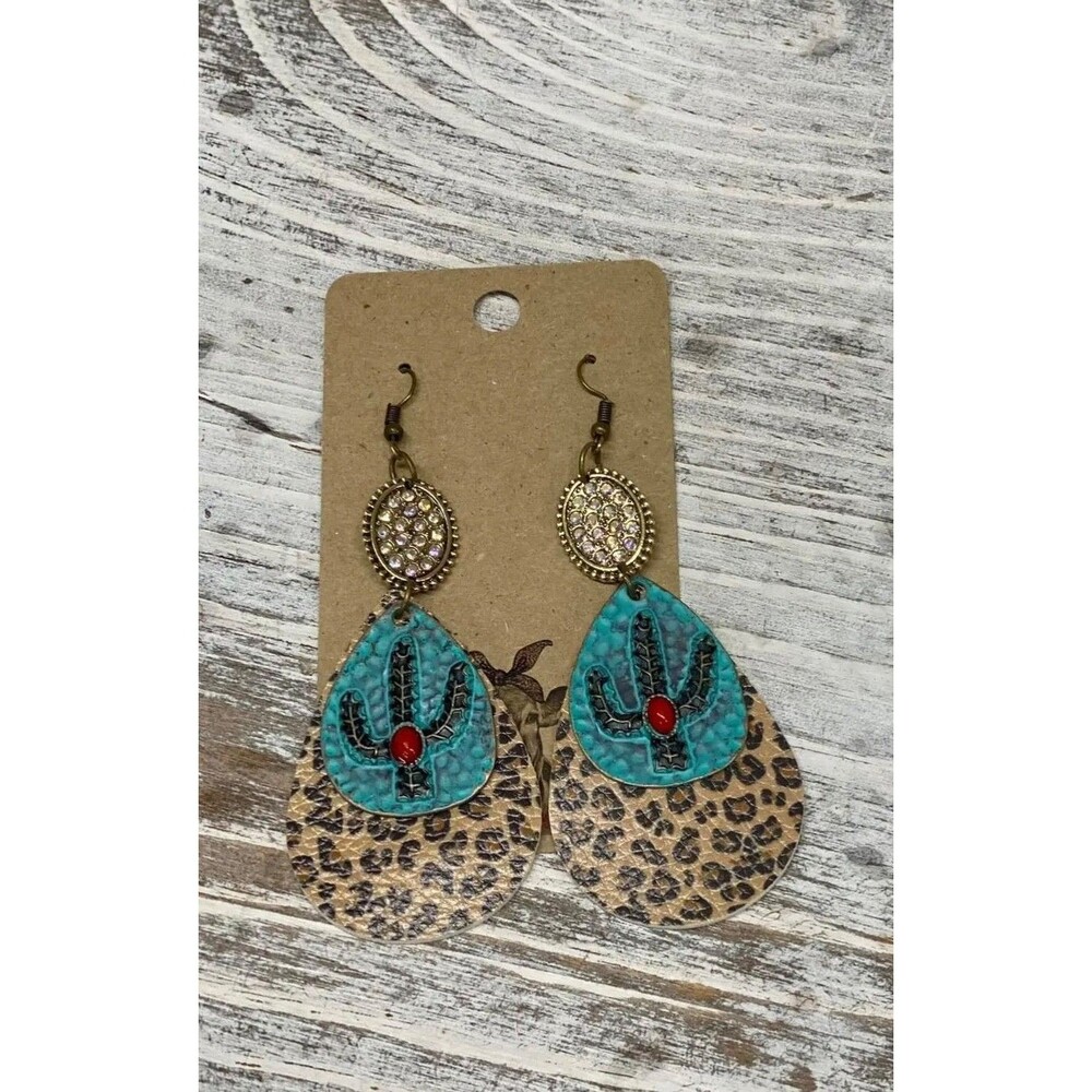 Beautiful NEW Cactus Leopard Leather Lightweight Drop Earrings